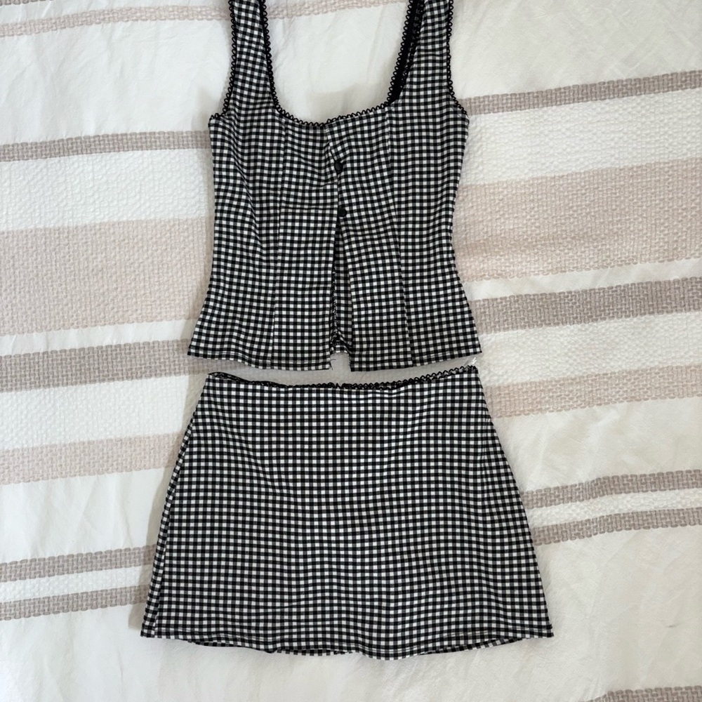 SOLD - American Threads Olive Gingham Set - black and white checkered